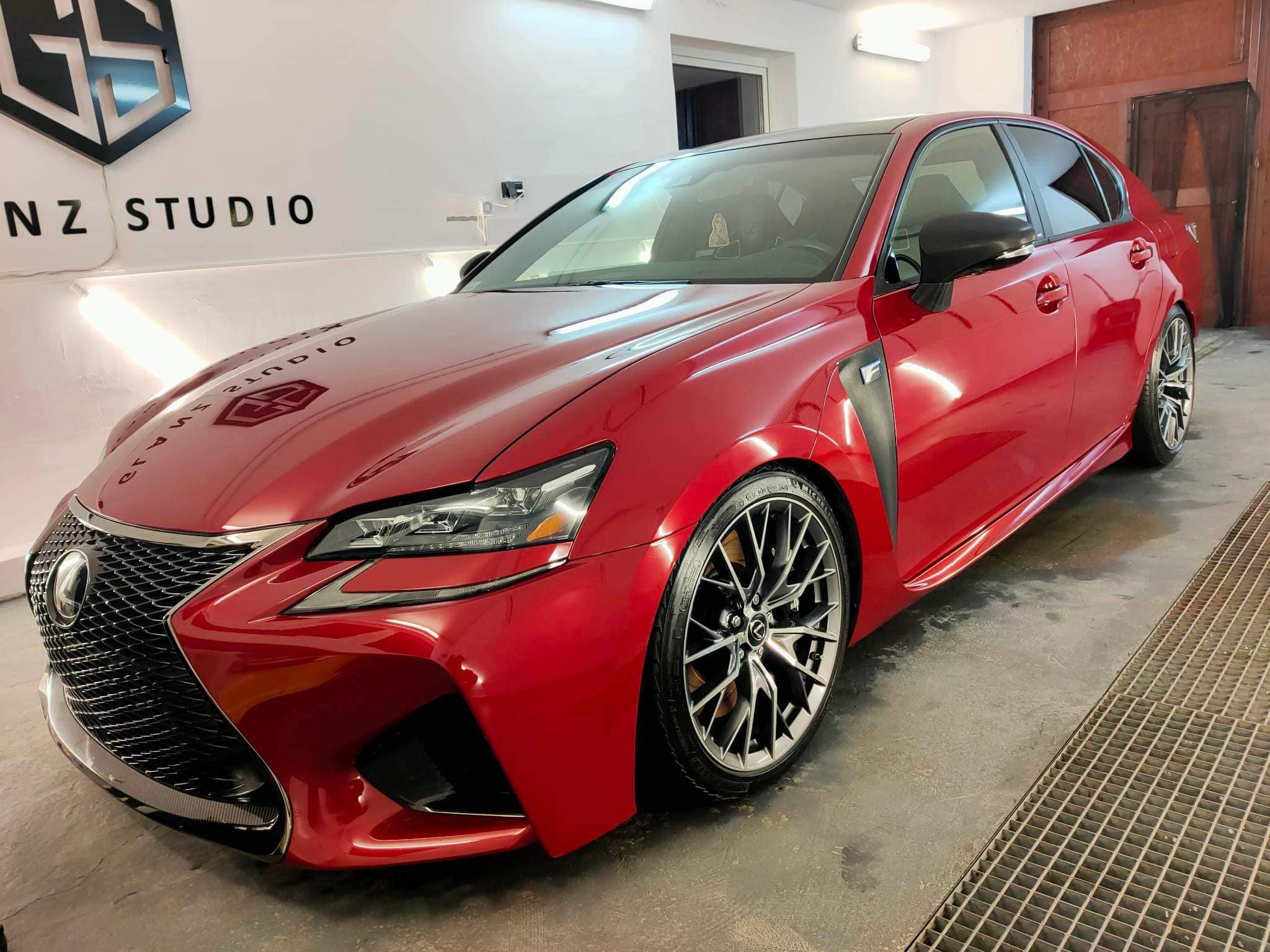 Czerwony Lexus po detailingu w Glanz Studio