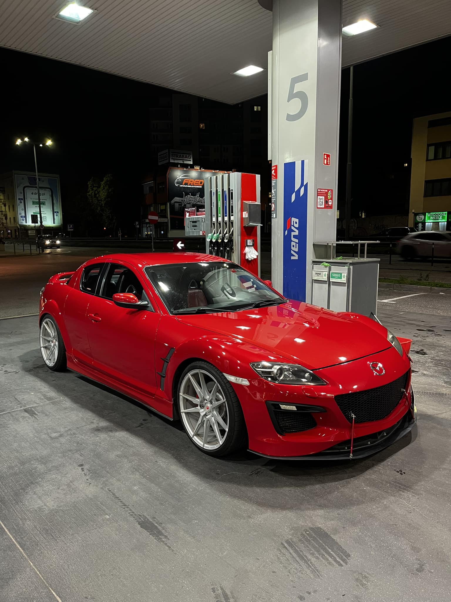 Czerwona Mazda po detailingu